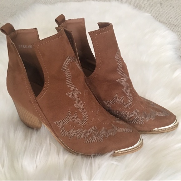 MI.IM Embroidered Gold Toe Bootie - Picture 2 of 8